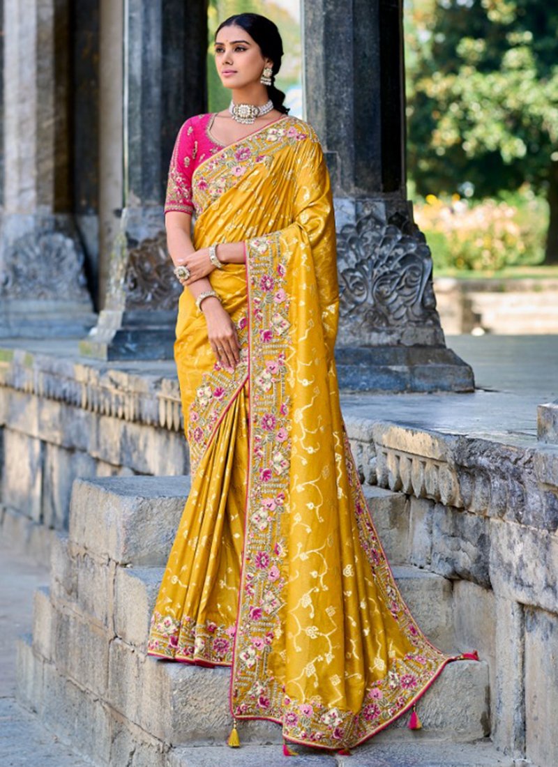Graceful Designer Saree for Women – Premium Fabric with Elegant Detailing